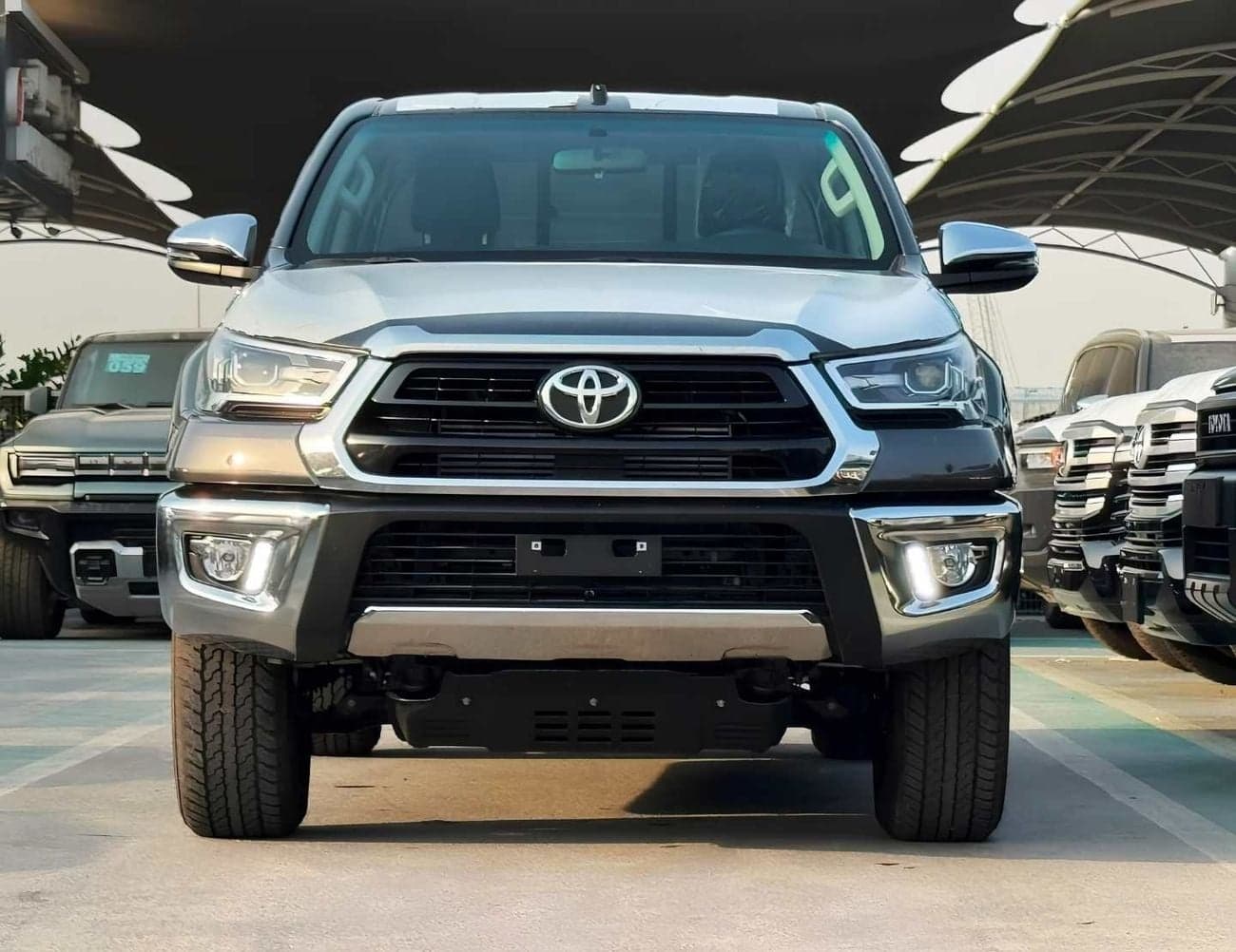 2026 Toyota Hilux SR5 thumbnail 2