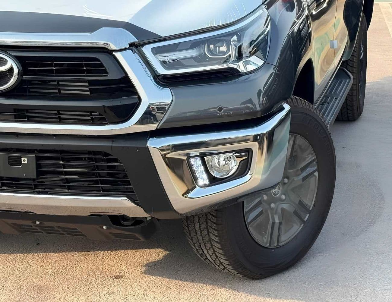 2026 Toyota Hilux SR5 thumbnail 7