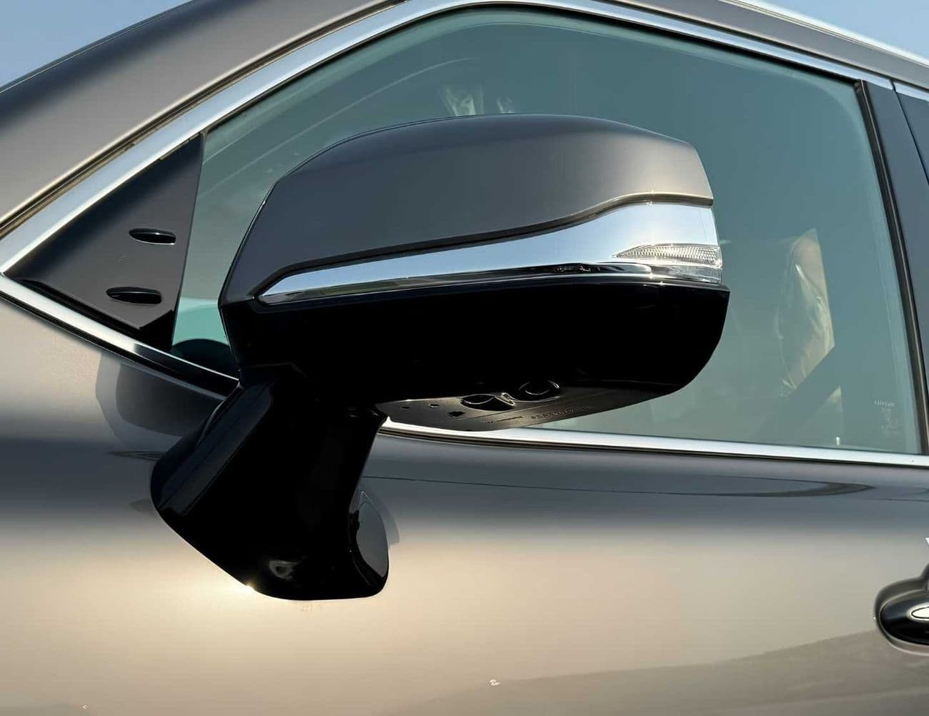 2025 Lexus LX600 SIGNATURE thumbnail 7