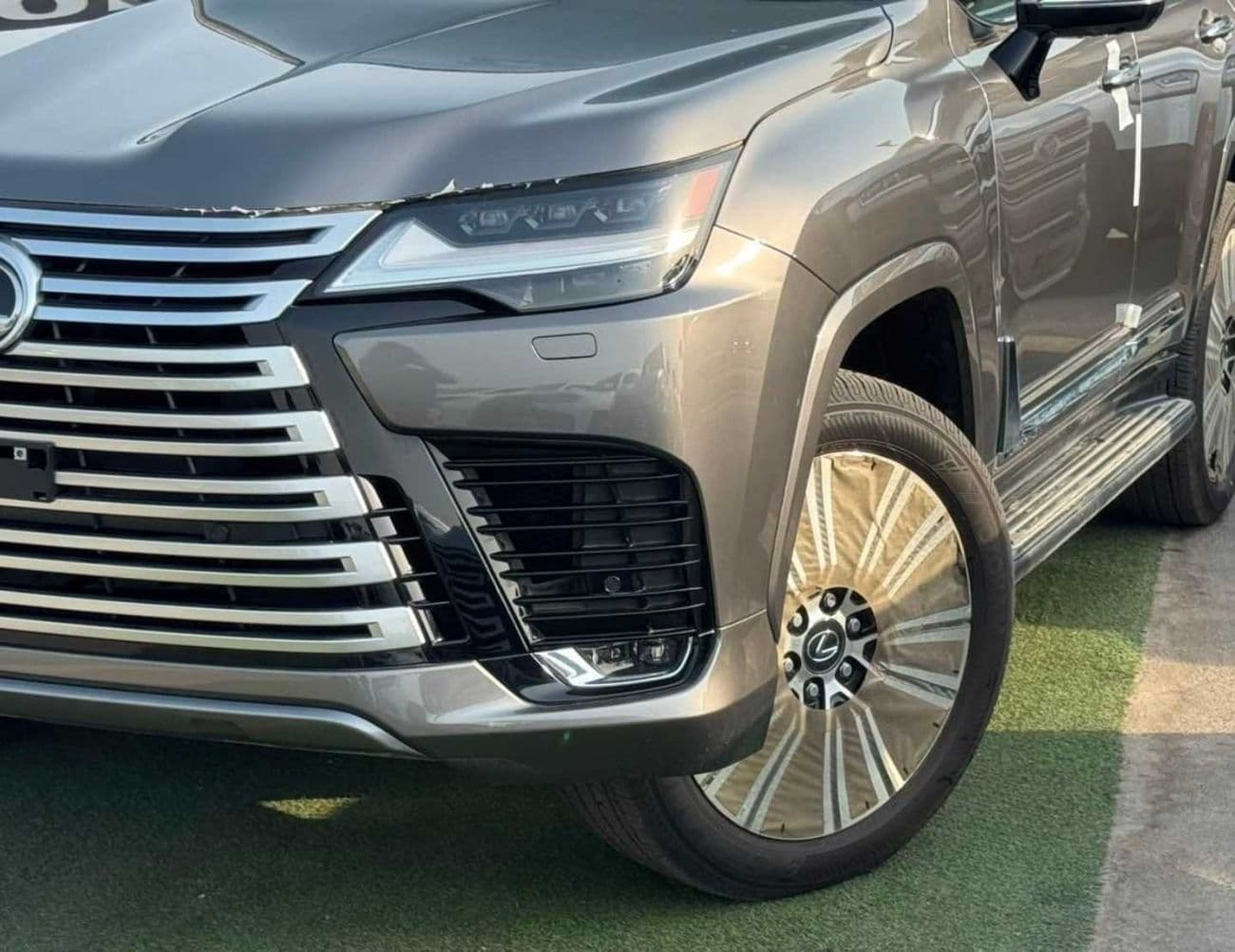 2025 Lexus LX600 SIGNATURE thumbnail 10