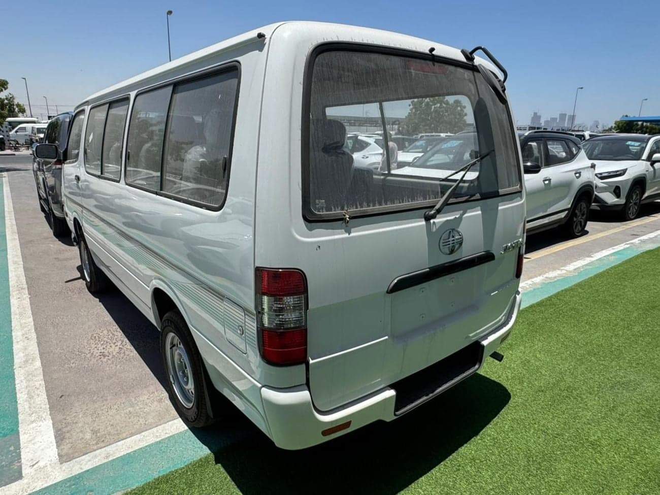 2026 Jincheng Hiace MINIBUS 2.2L PETROL MANUAL thumbnail 4