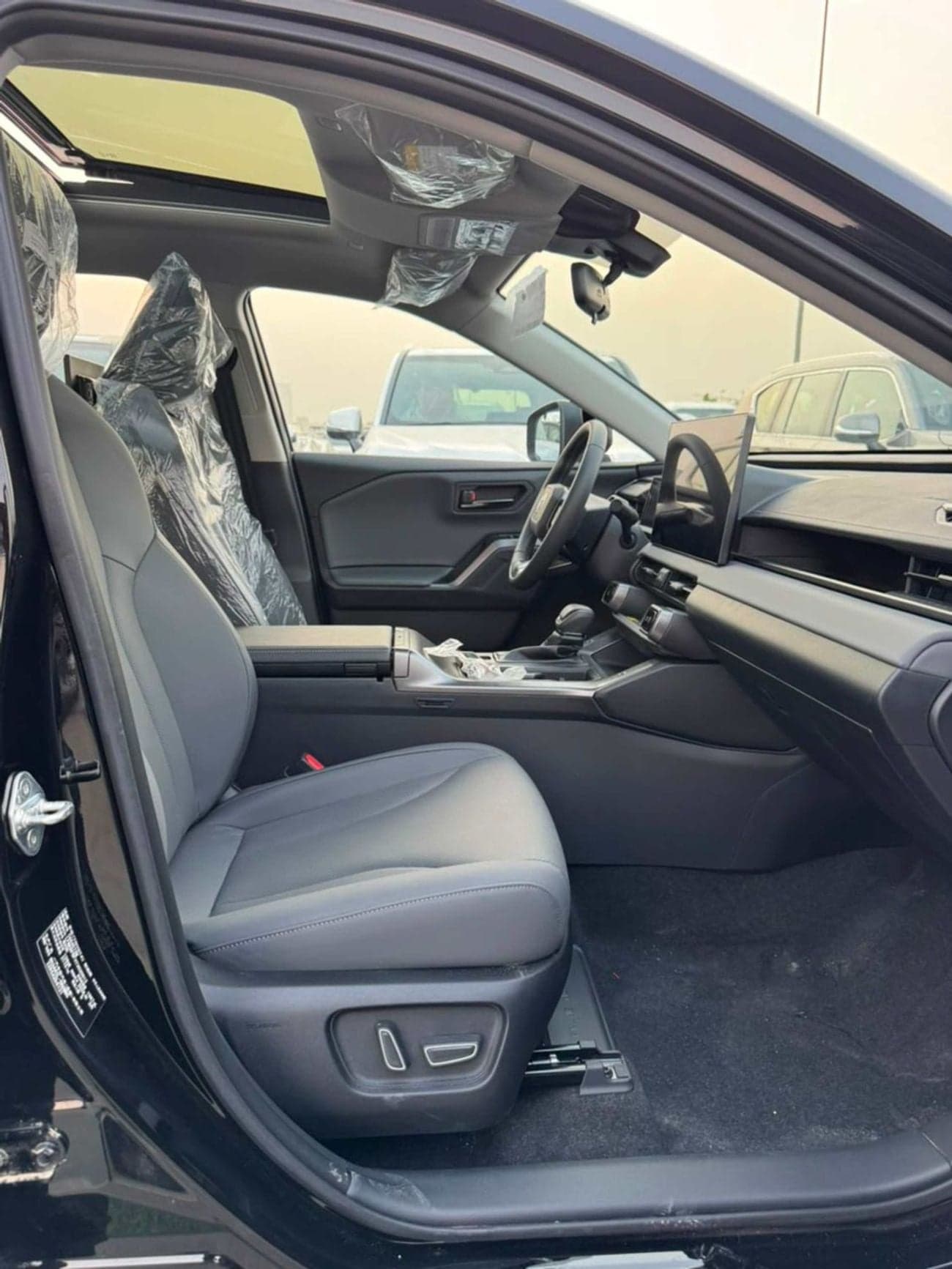 2026 Toyota RAV4 LUXURY HEV thumbnail 10