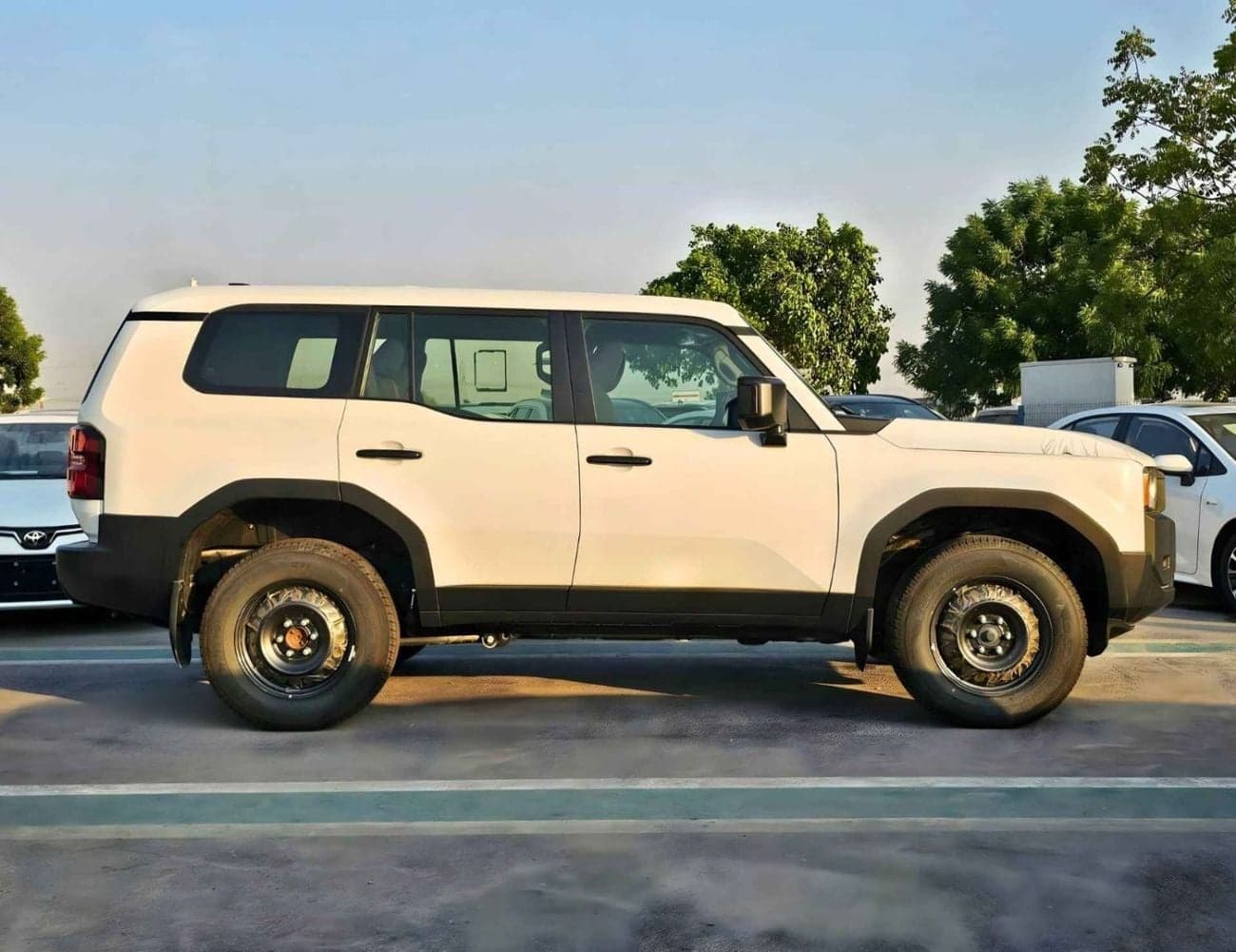 2025 Toyota Prado TXR thumbnail 2