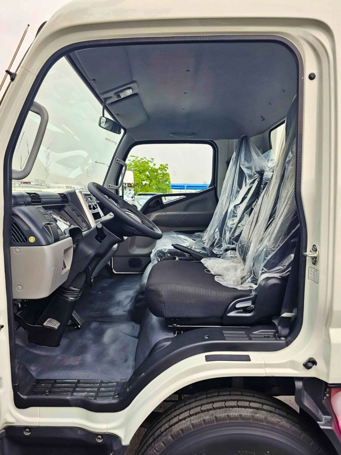 2026 Mitsubishi Fuso Canter CARGO 4.4L DIESEL thumbnail 9