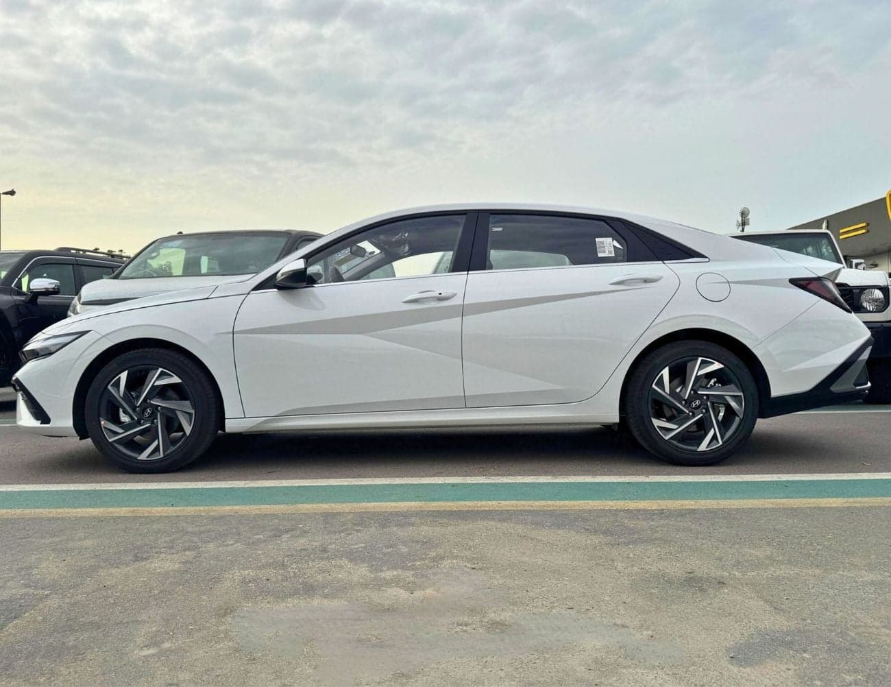2025 Hyundai Elantra SMART thumbnail 2