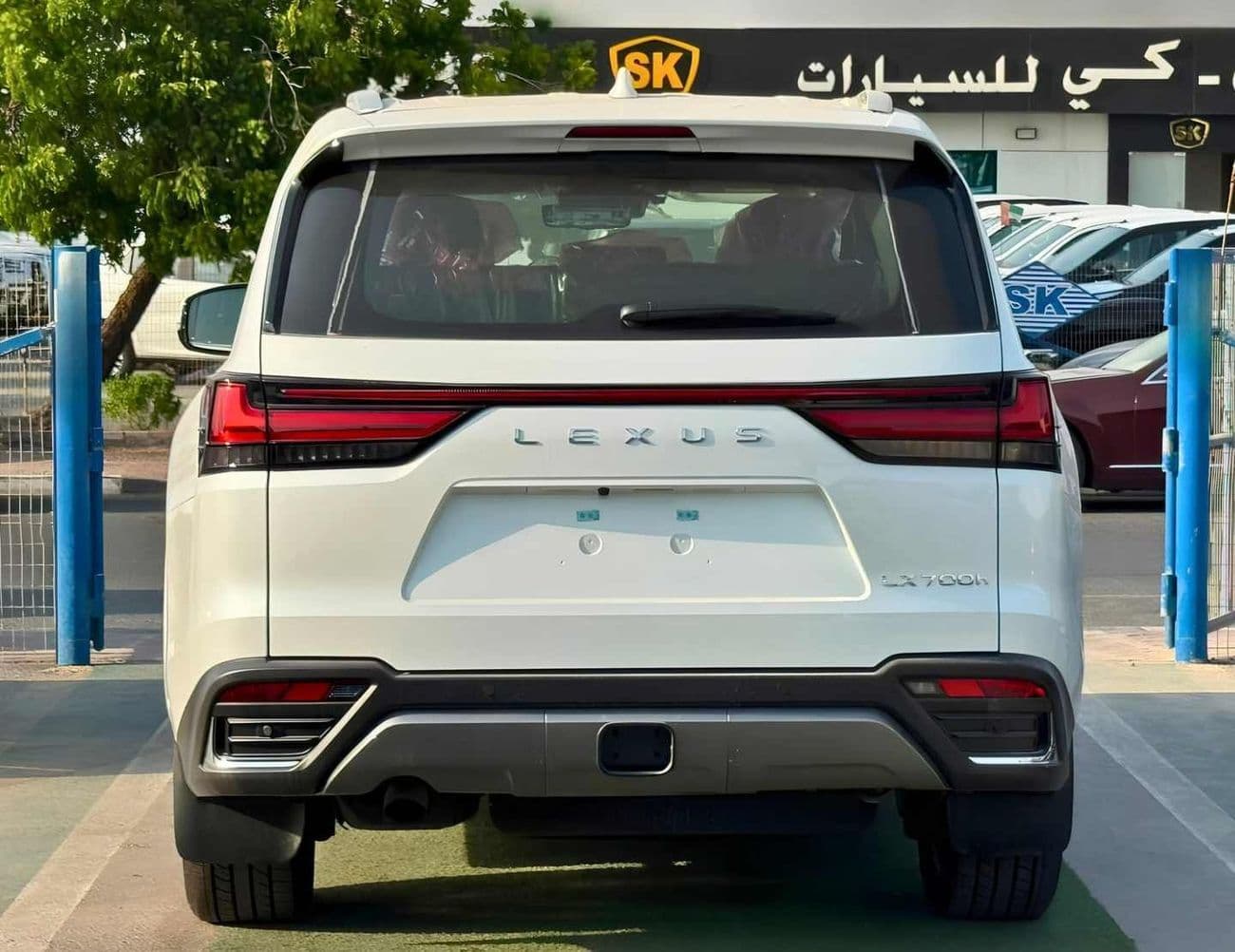 2026 Lexus LX700h SIGNATURE thumbnail 4
