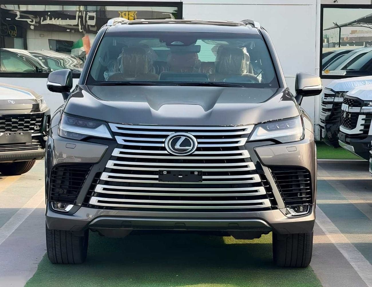 2025 Lexus LX600 SIGNATURE thumbnail 2