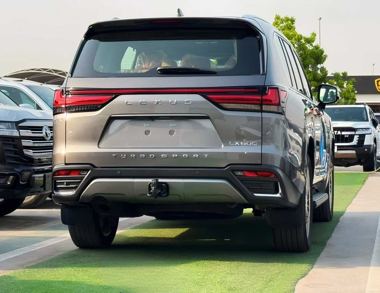 2025 Lexus LX600 SIGNATURE thumbnail 4