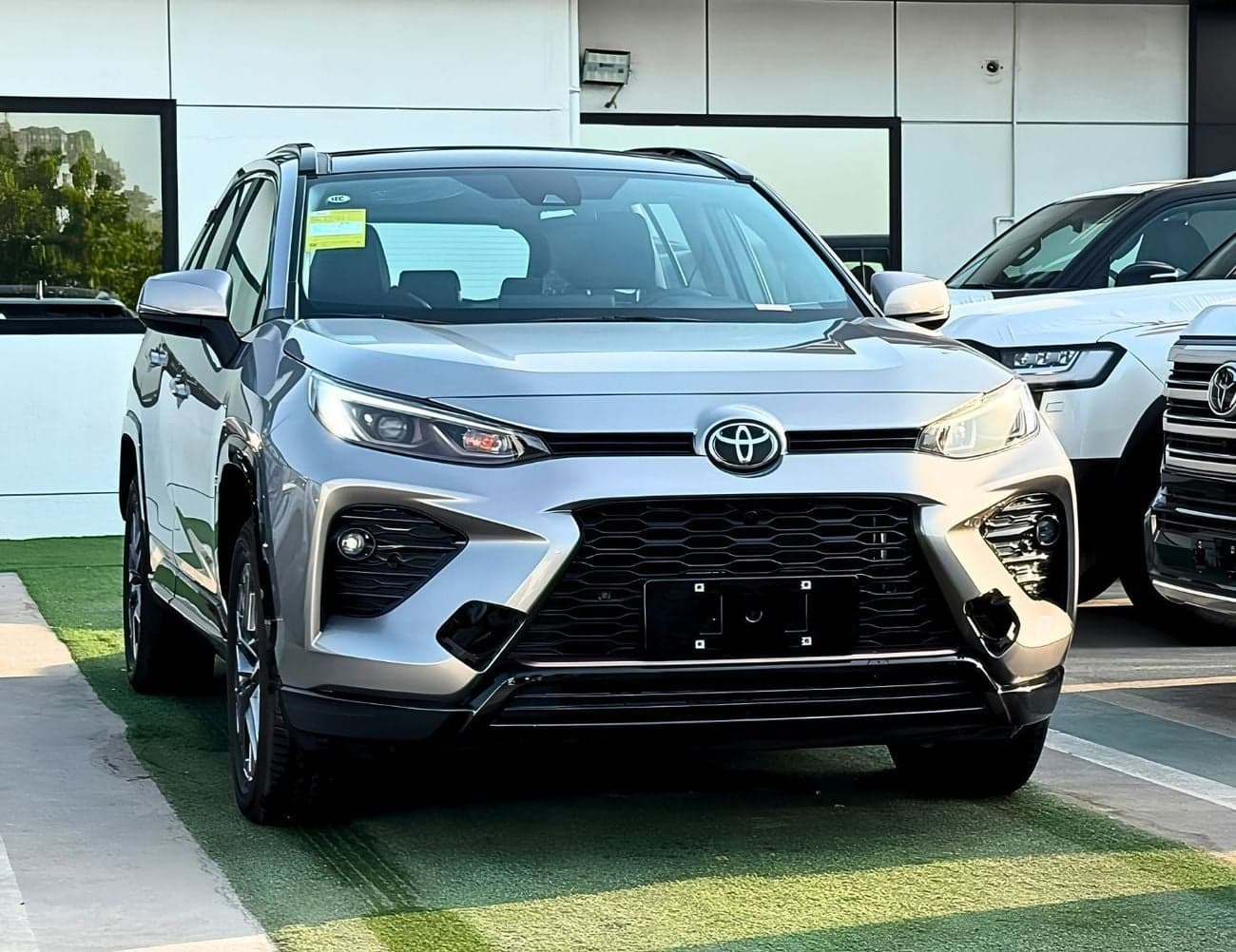 2025 Toyota Wildlander Luxury thumbnail 3
