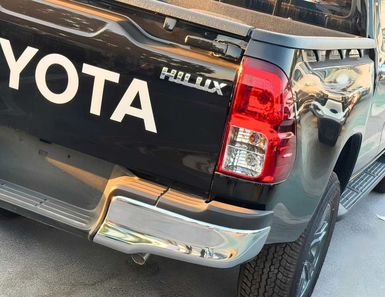 2026 Toyota Hilux GLX thumbnail 6