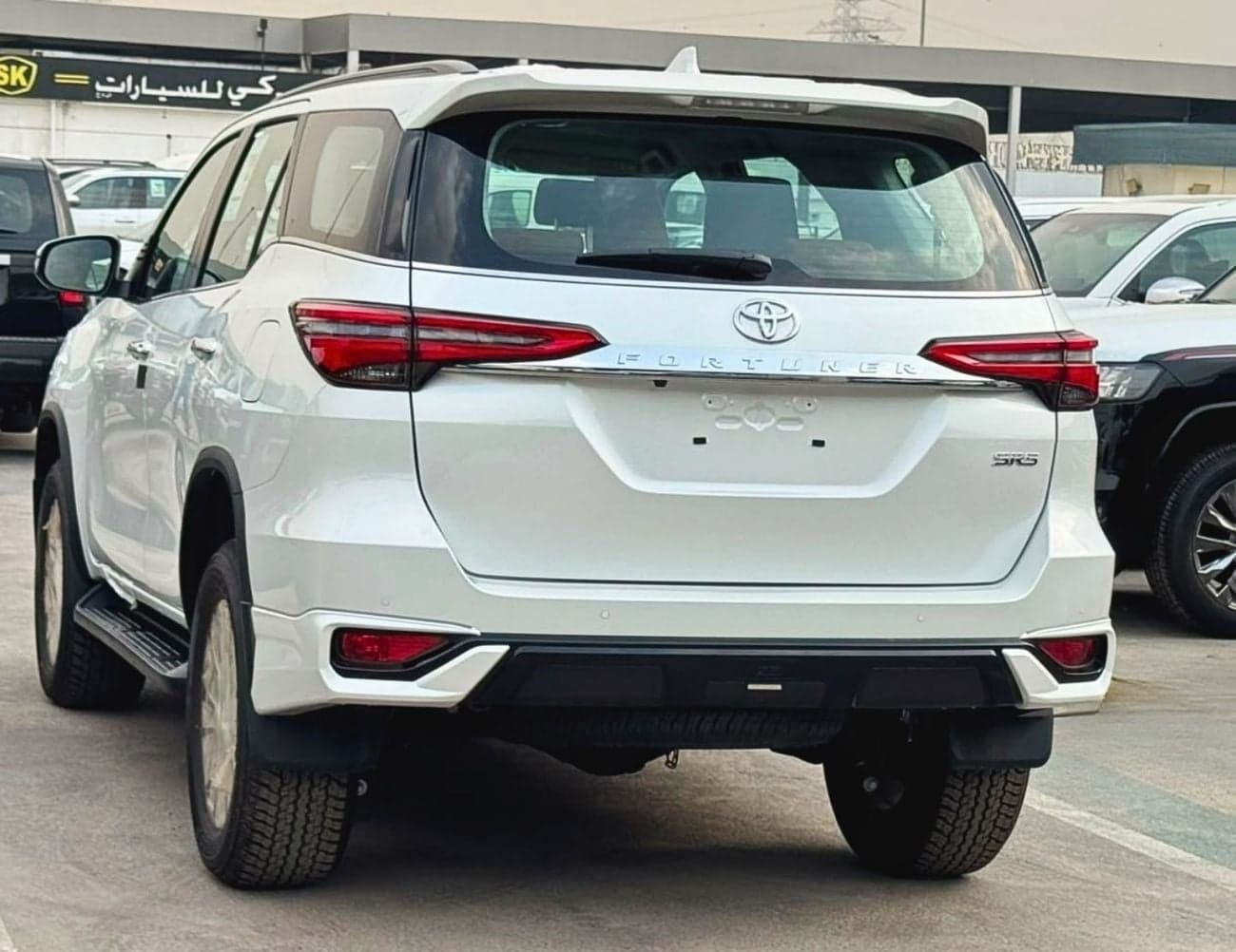 2026 Toyota Fortuner SR5 thumbnail 4