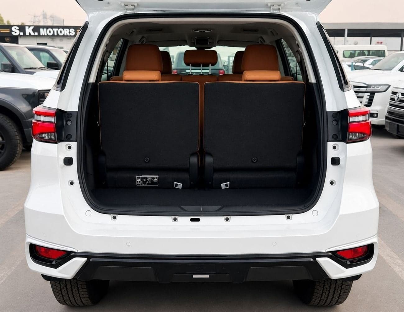2026 Toyota Fortuner SR5 thumbnail 5
