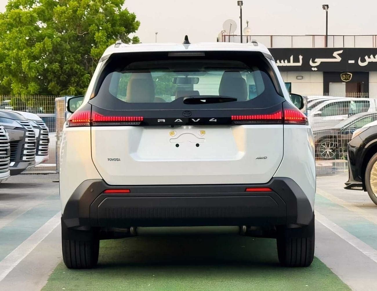 2026 Toyota RAV4 XLE thumbnail 4