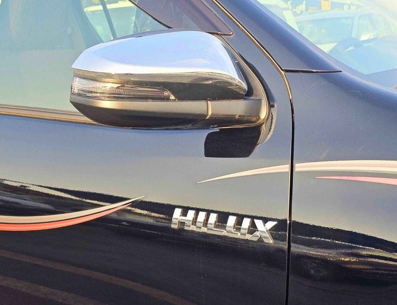 2025 Toyota Hilux SGLX thumbnail 5