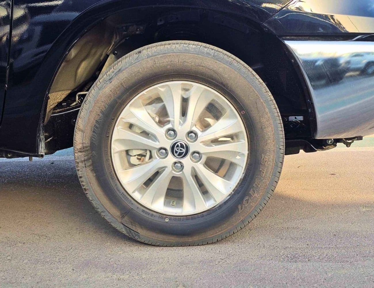 2025 Toyota Hilux SGLX thumbnail 7
