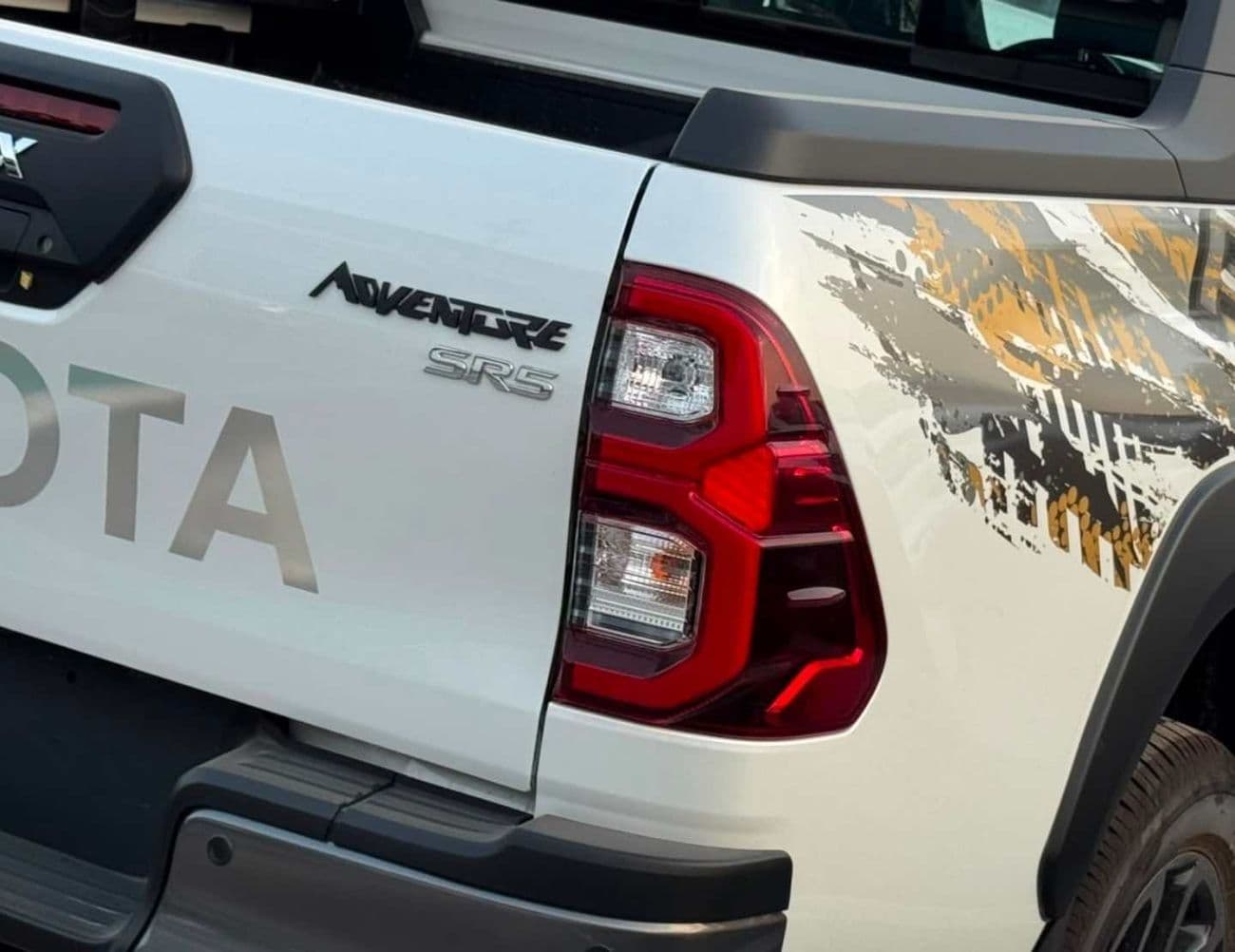 2026 Toyota Hilux ADVENTURE thumbnail 6