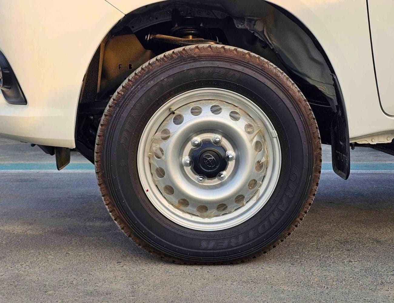 2026 Toyota Hilux GL thumbnail 9