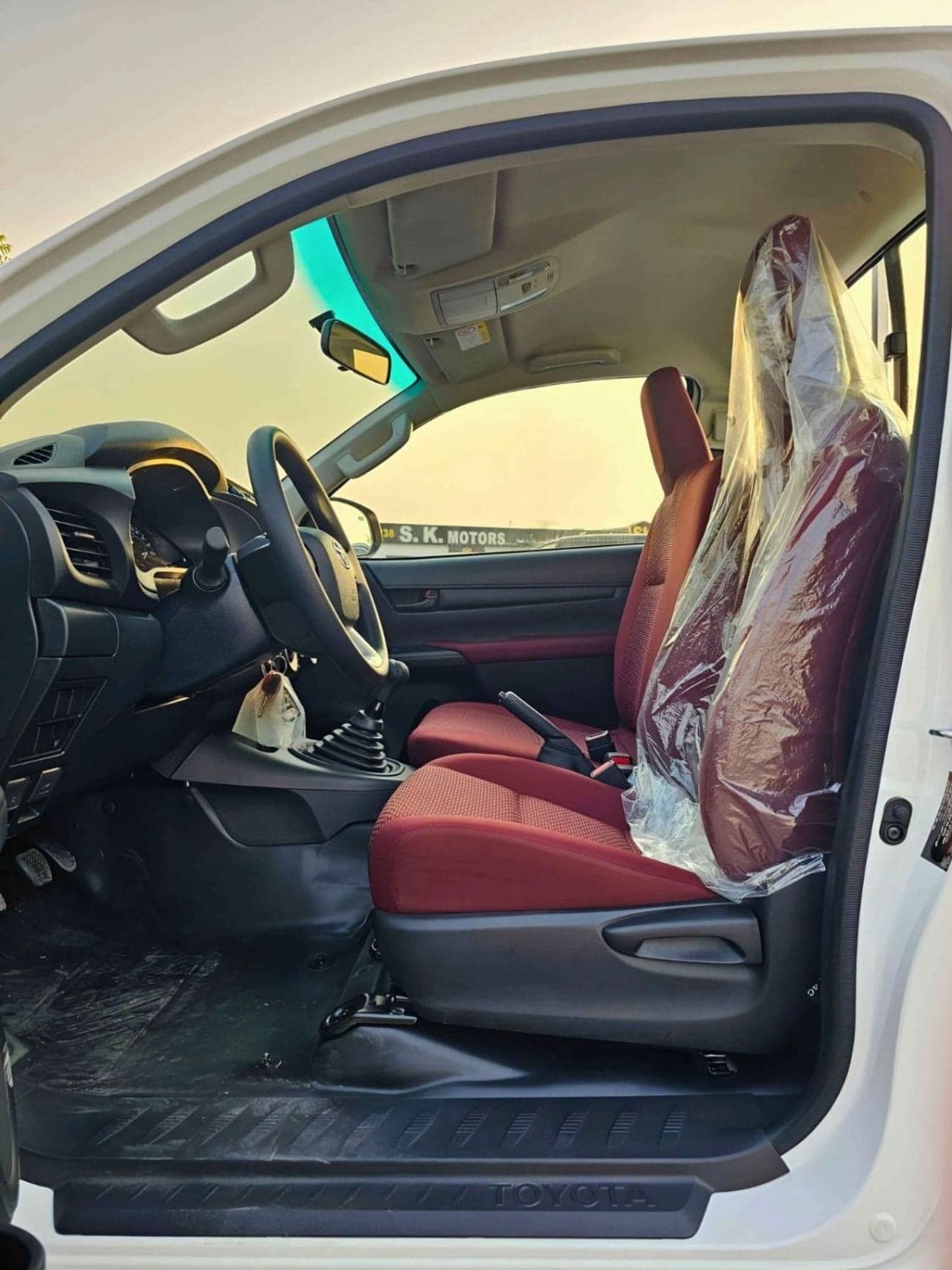 2026 Toyota Hilux GL thumbnail 10