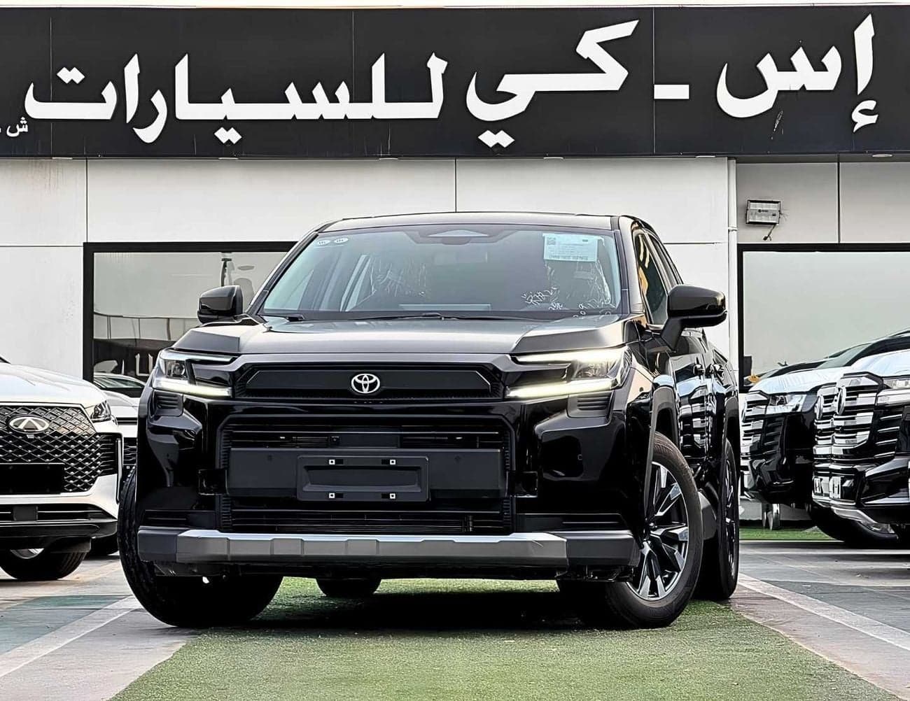 2026 Toyota RAV4 LUXURY HEV thumbnail 2