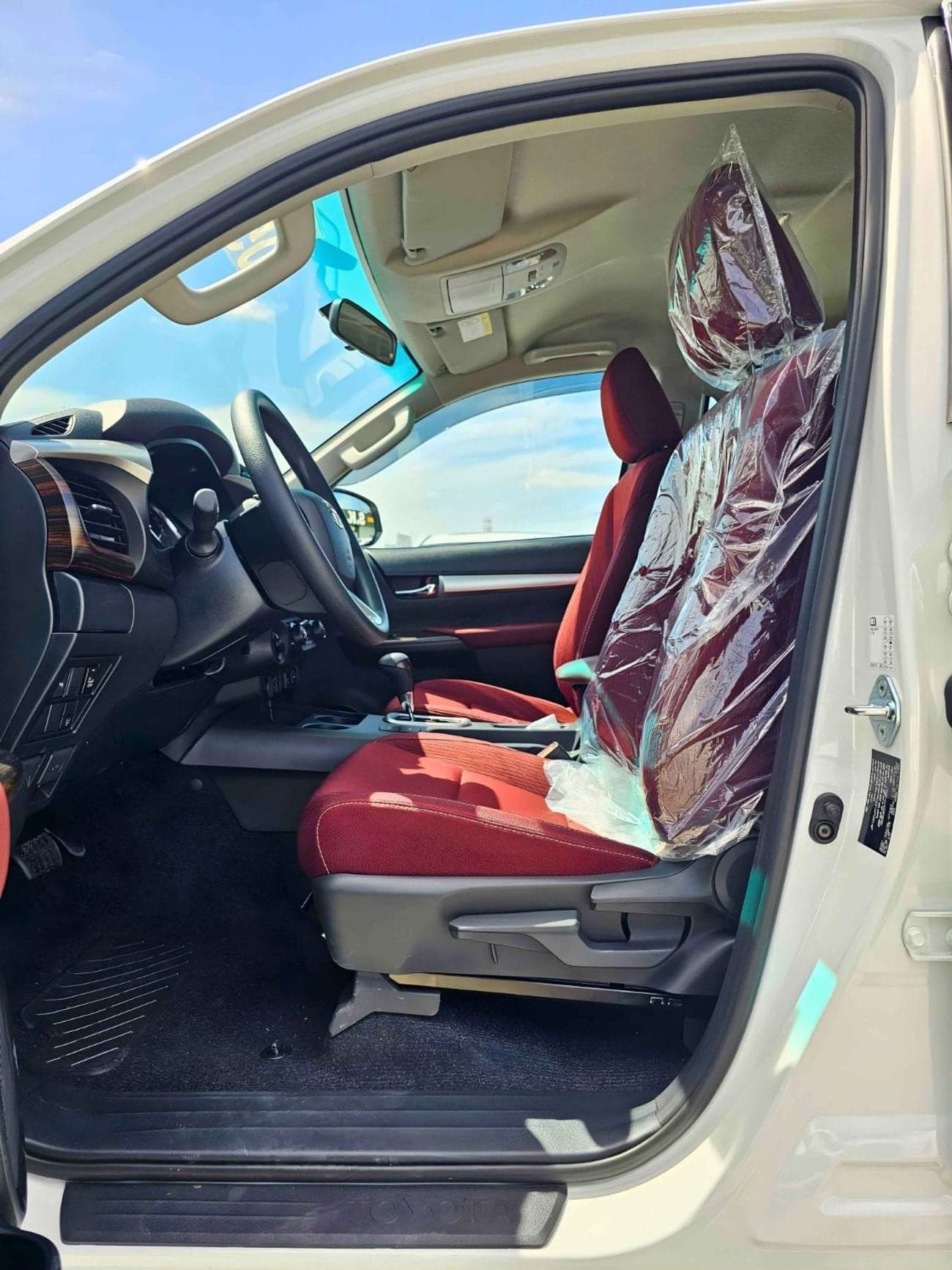 2026 Toyota Hilux SR5 TRD 4.0L PETROL thumbnail 8