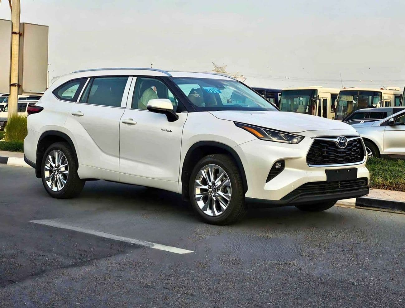 2026 Toyota Highlander LIMITED 2.5L HYBRID thumbnail 3