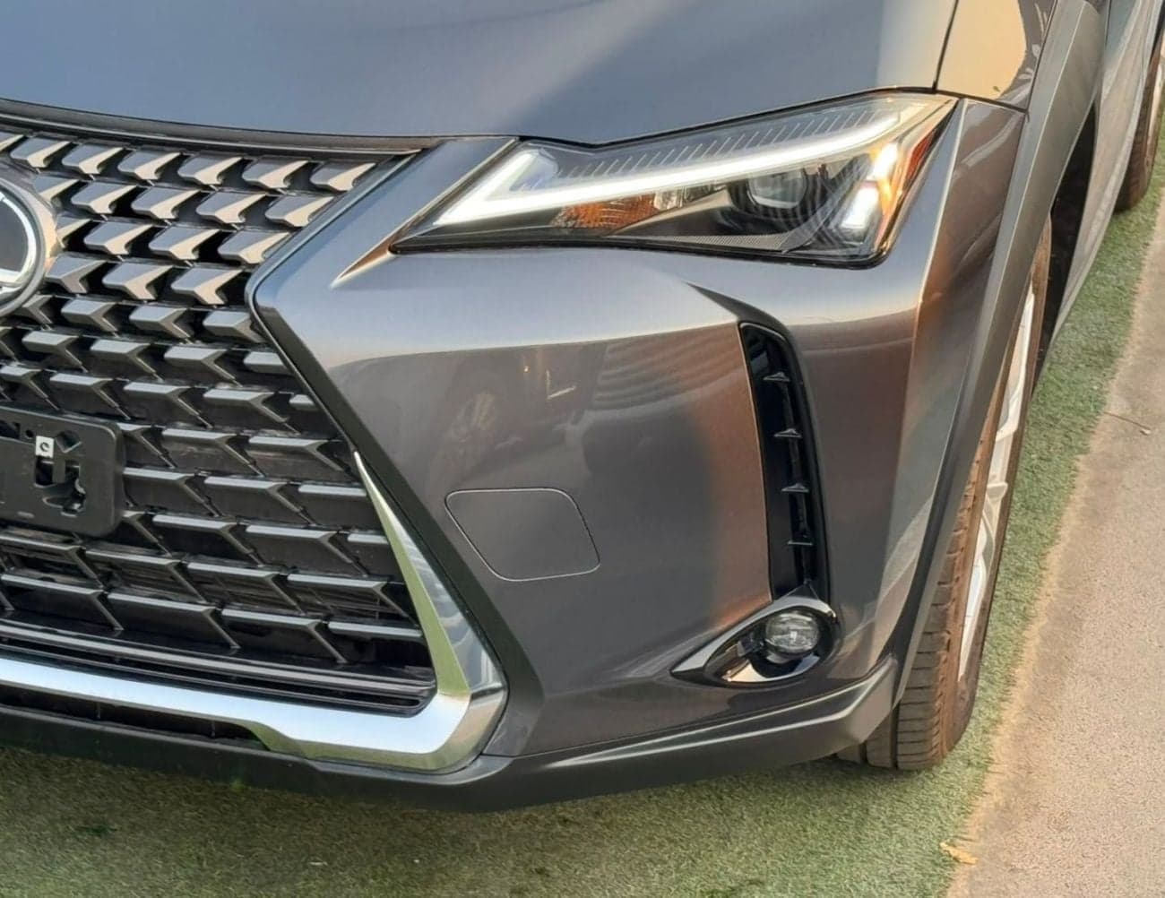 2025 Lexus UX300h PRIME 2.0L HYBRID thumbnail 6