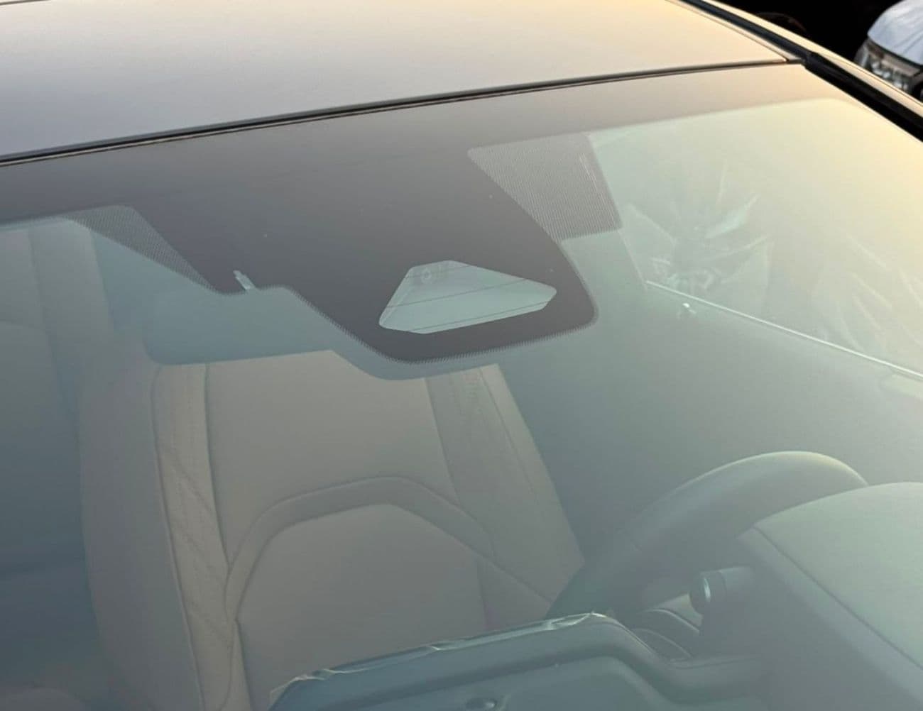 2025 Lexus UX300h PRIME 2.0L HYBRID thumbnail 7
