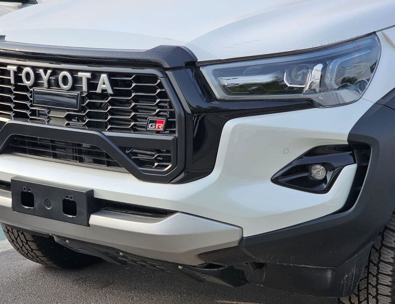 2026 Toyota Hilux GR SPORT thumbnail 9