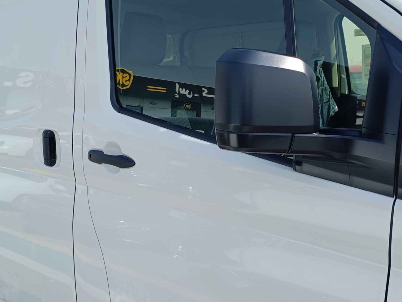 2026 Toyota Hiace CARGO LOW ROOF thumbnail 9