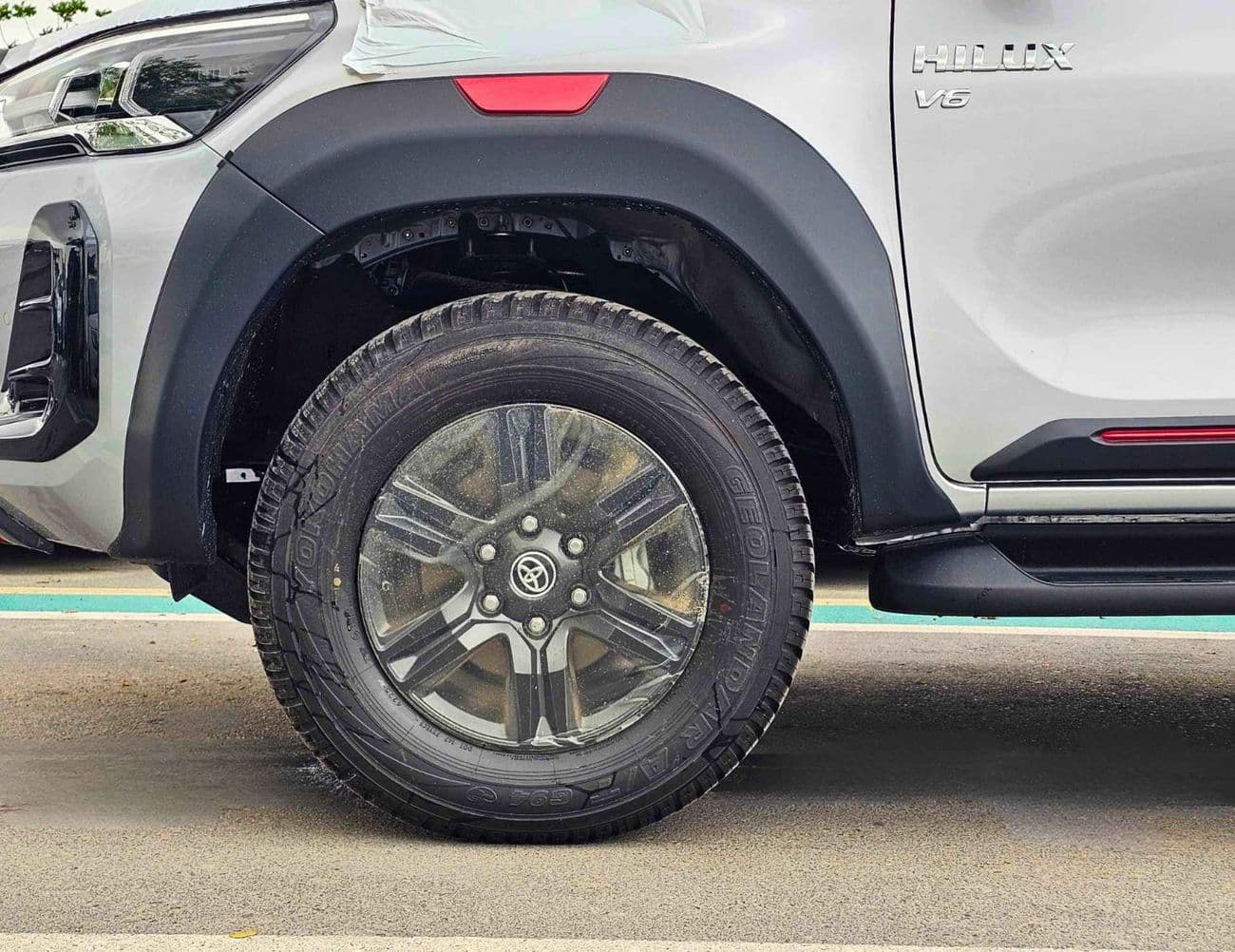 2026 Toyota Hilux SR5 TRD 4.0L PETROL thumbnail 9