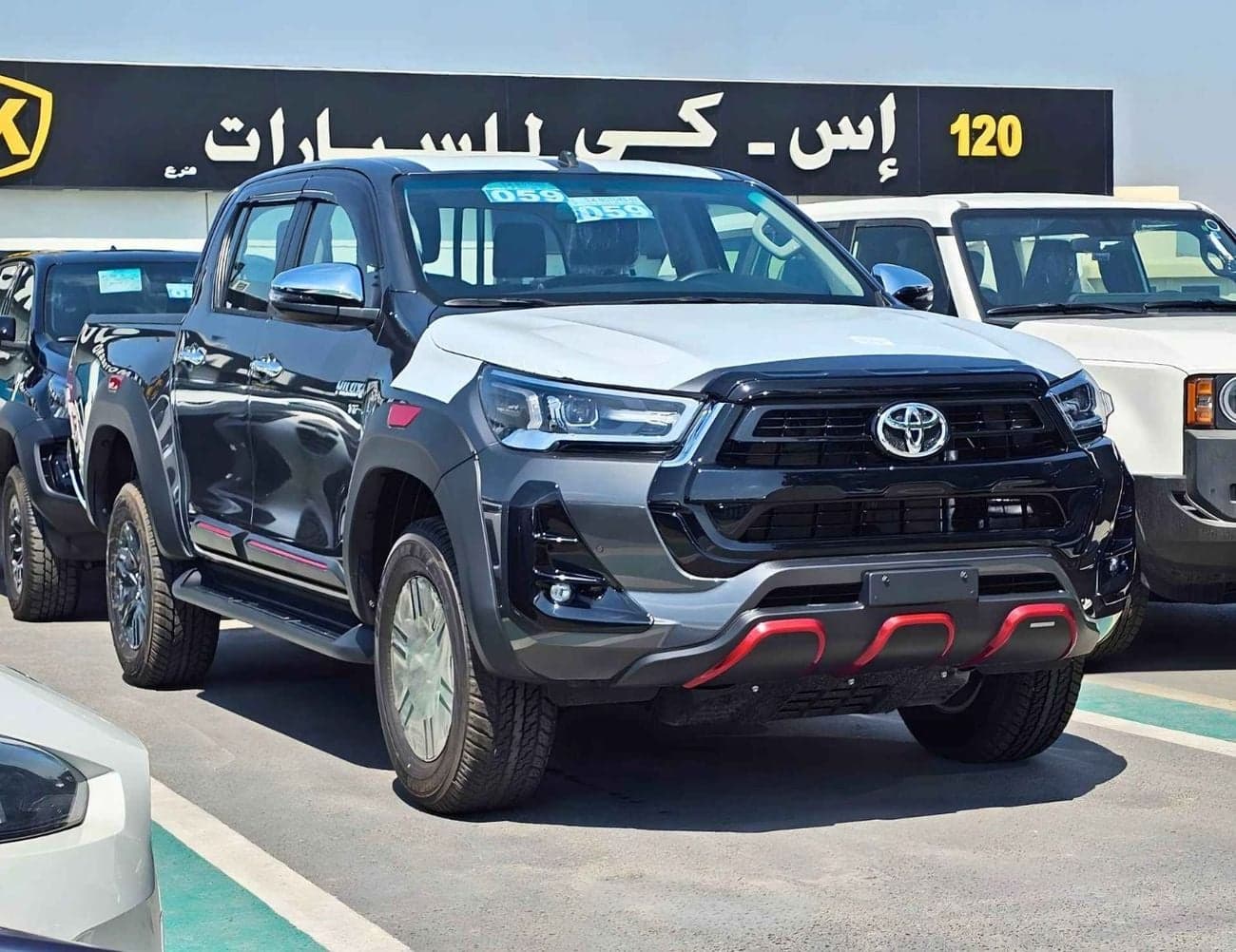 2026 Toyota Hilux SR5 TRD 4.0L PETROL thumbnail 3