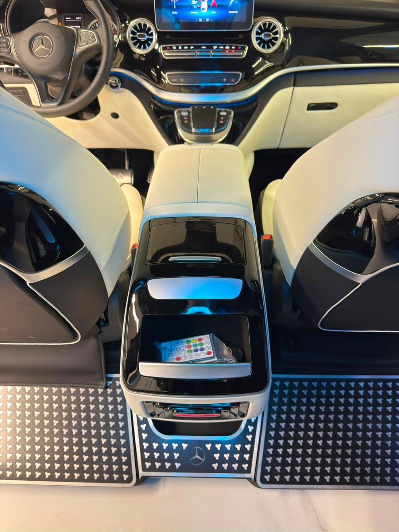 2024 Mercedes Benz Vito VIP thumbnail 9