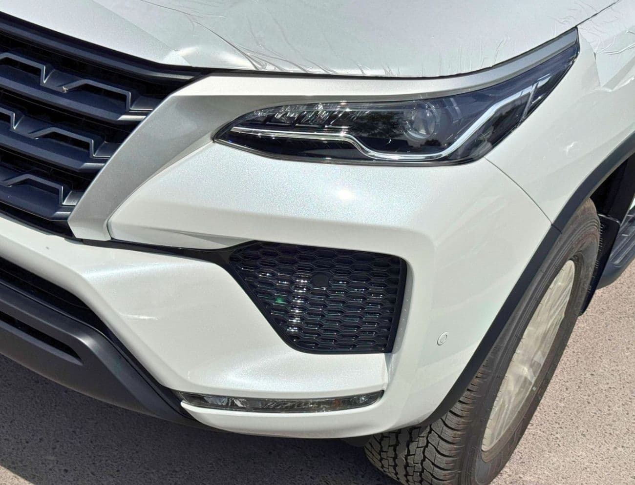 2026 Toyota Fortuner EXR thumbnail 5