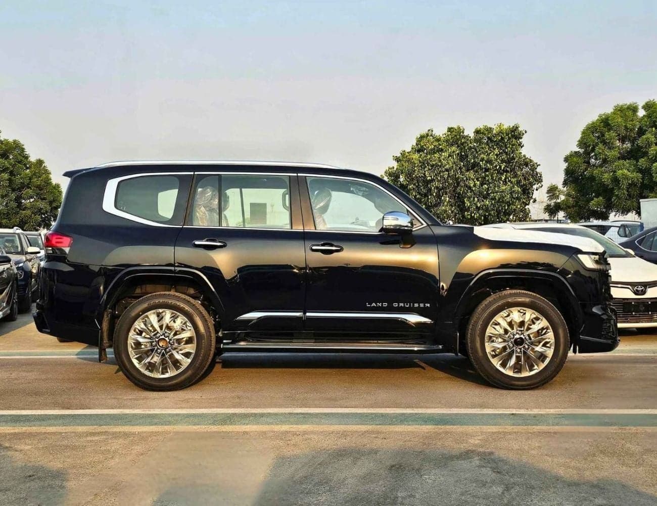 2026 Toyota Land Cruiser VXR thumbnail 2