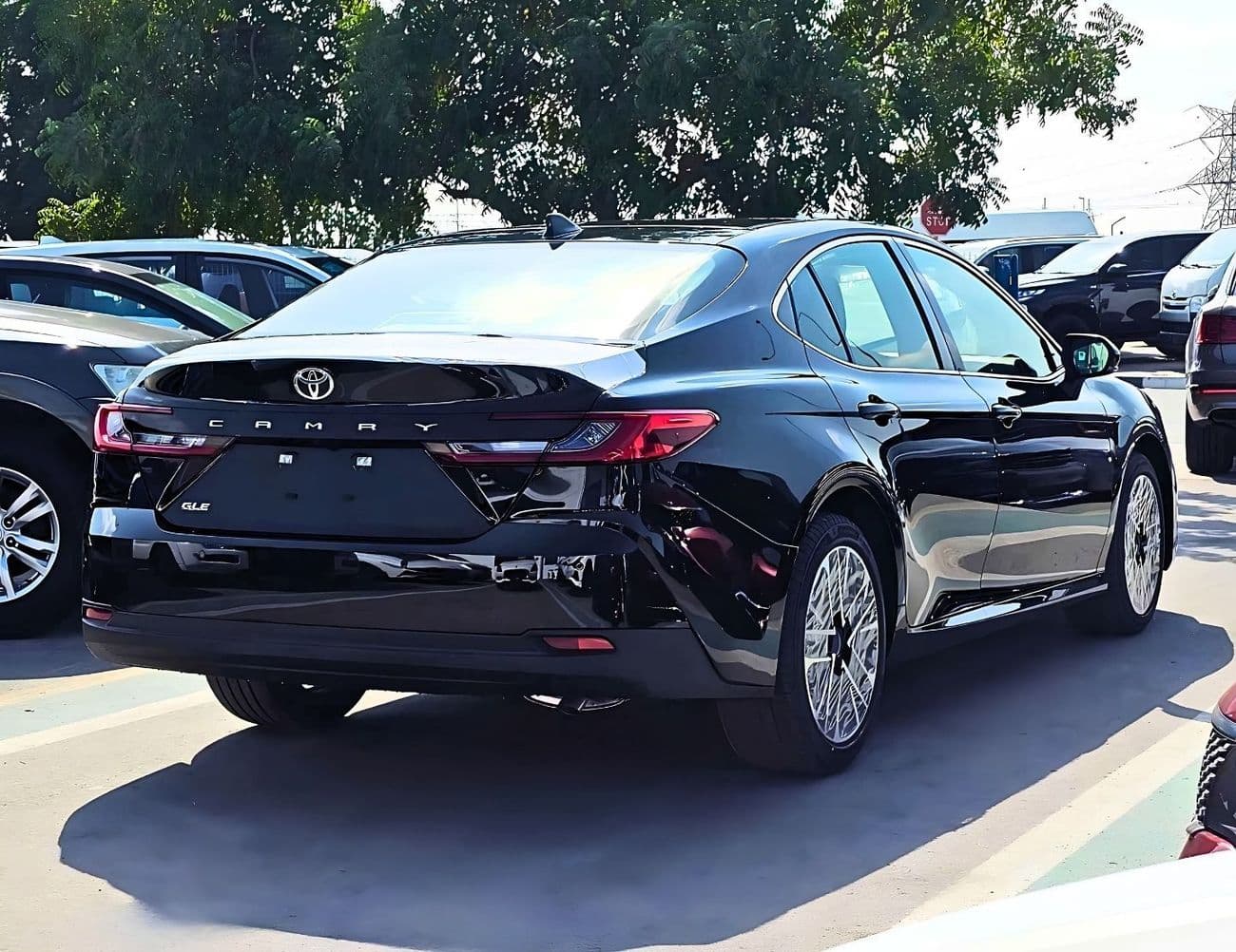 2026 Toyota Camry GLE thumbnail 4