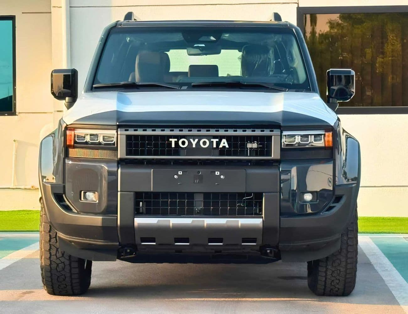 2026 Toyota Prado VXR thumbnail 2