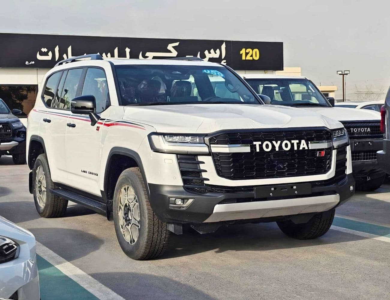 2025 Toyota Land Cruiser GR SPORT thumbnail 3