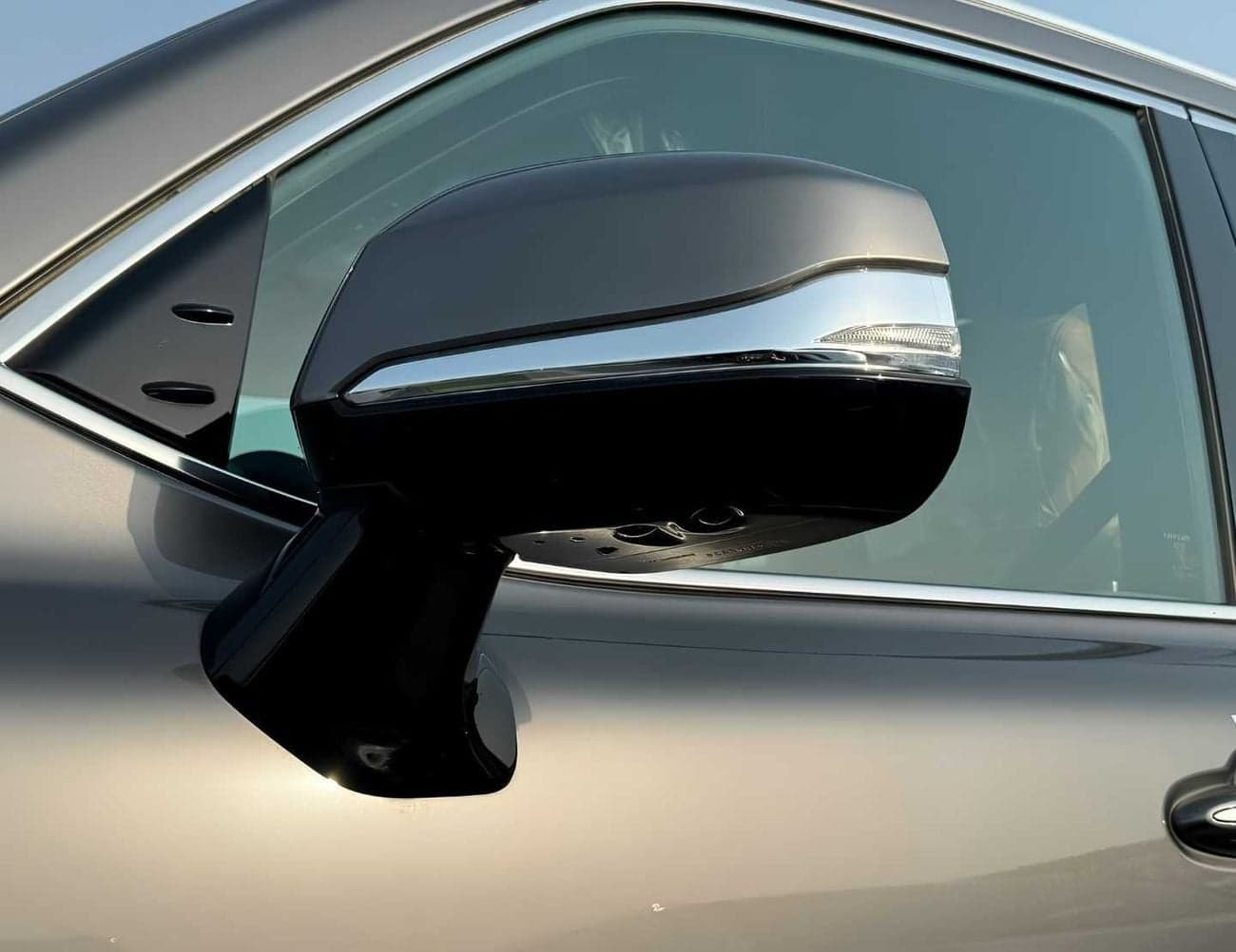 2025 Lexus LX600 SIGNATURE thumbnail 7