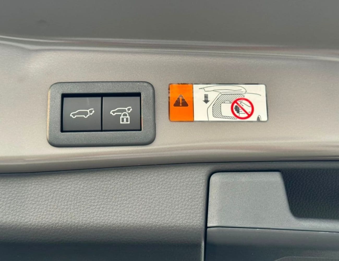 2026 Toyota RAV4 XLE thumbnail 6