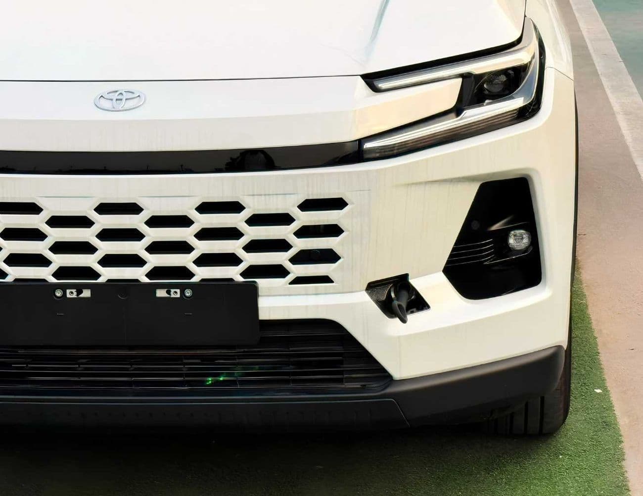 2026 Toyota RAV4 XLE thumbnail 7