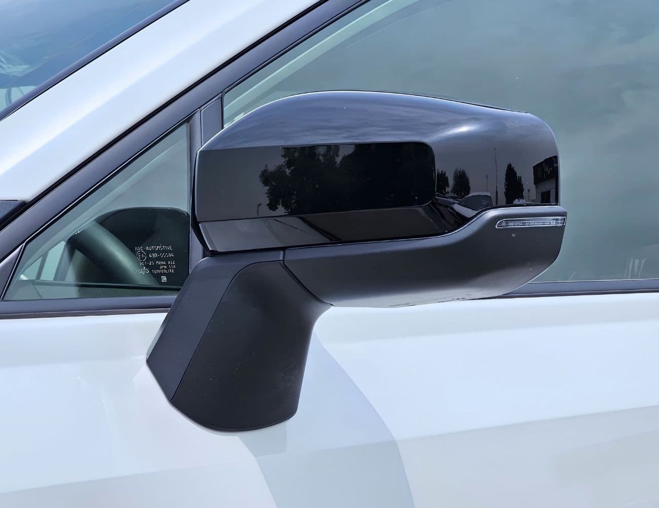2026 Toyota RAV4 LE thumbnail 10