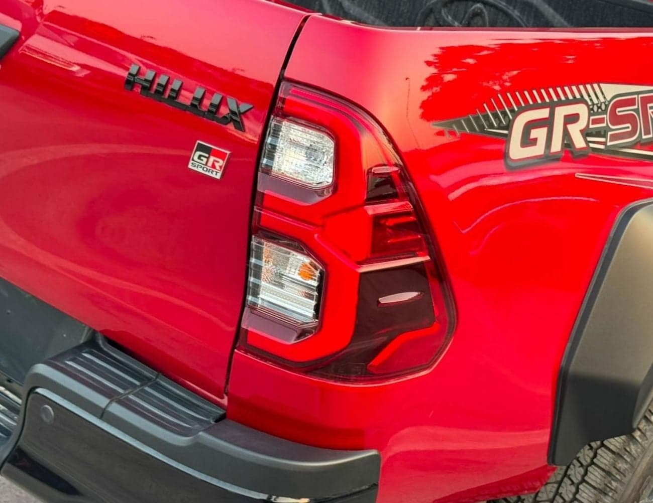 2026 Toyota Hilux GR SPORT thumbnail 5
