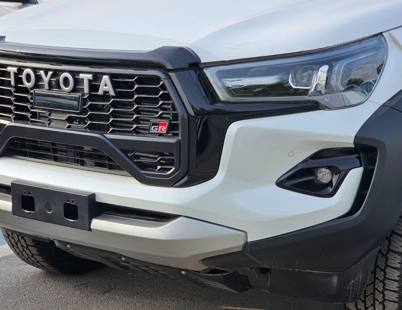 2026 Toyota Hilux GR SPORT thumbnail 9