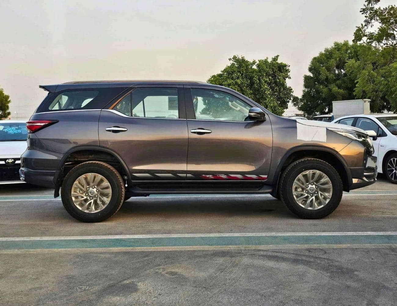 2026 Toyota Fortuner VXR thumbnail 3