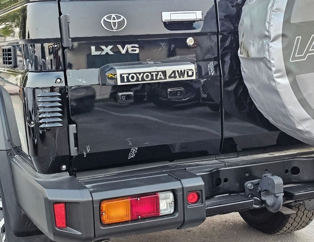 2026 Toyota Land Cruiser 70 LC76 LX thumbnail 10