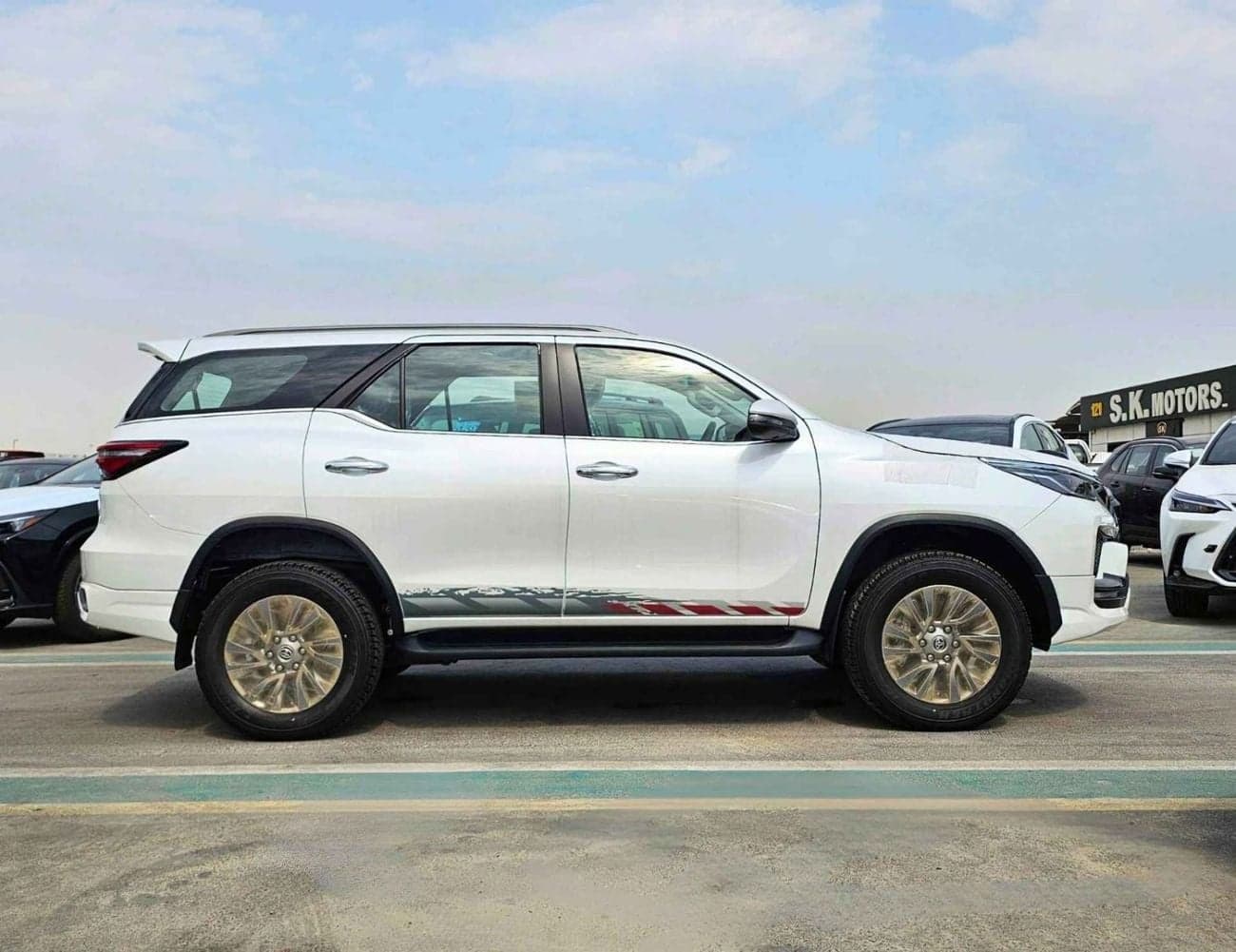2026 Toyota Fortuner VXR thumbnail 2