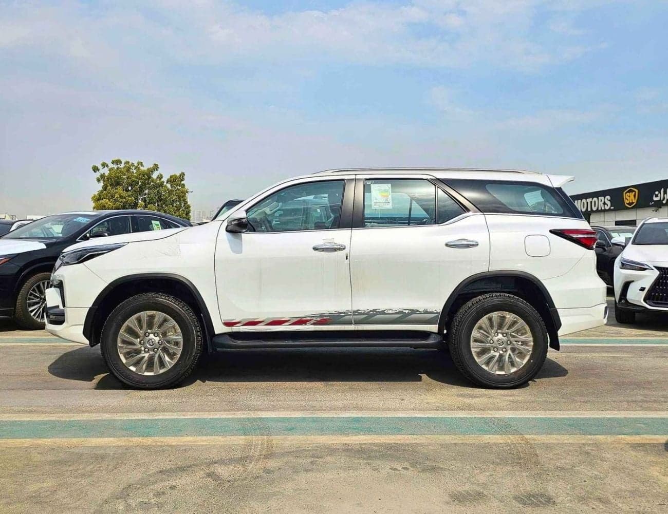 2026 Toyota Fortuner VXR thumbnail 3