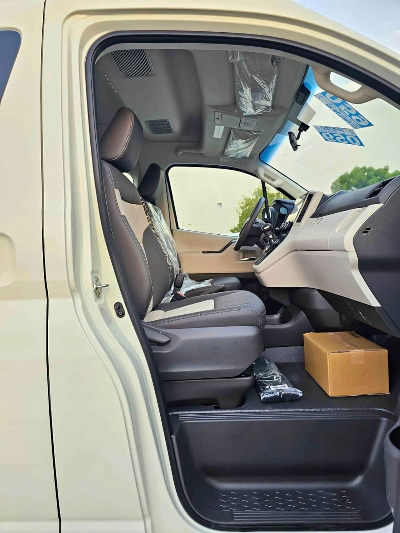 2026 Toyota Hiace GL thumbnail 9