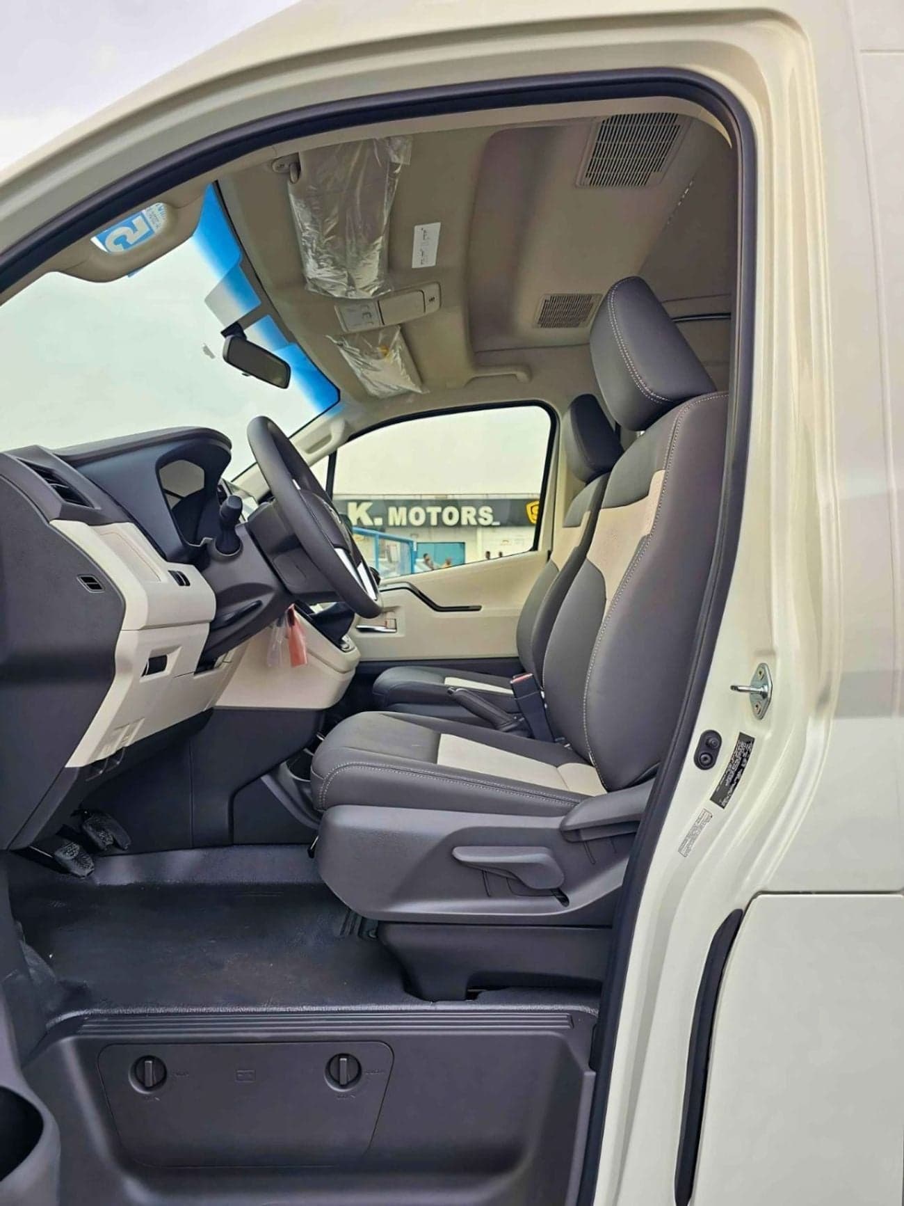 2026 Toyota Hiace GL thumbnail 8