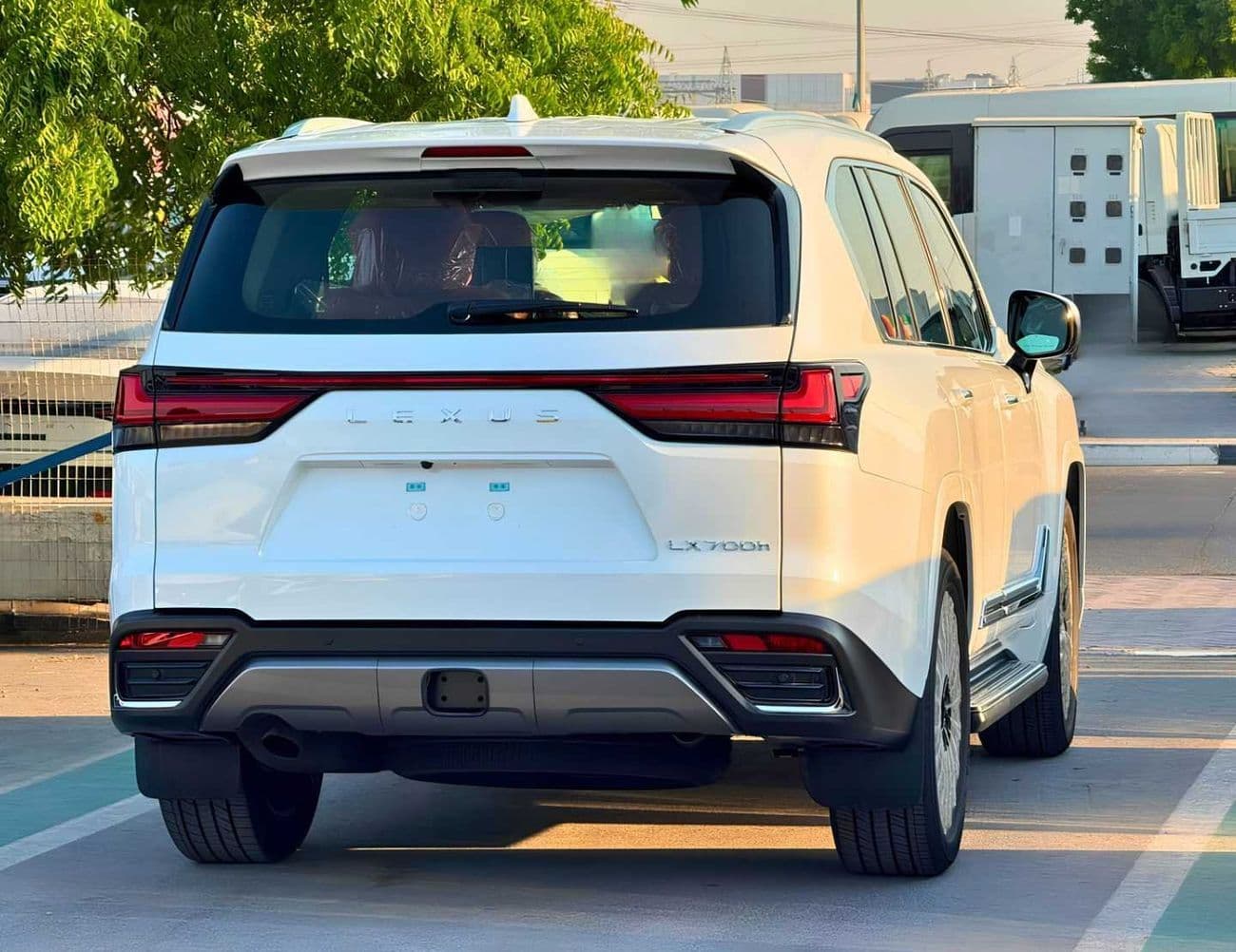 2026 Lexus LX700h VIP thumbnail 4